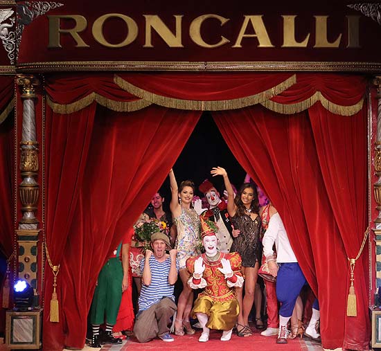 Roncalli Finale - die Artisten (©Foto. Martin Schmitz)